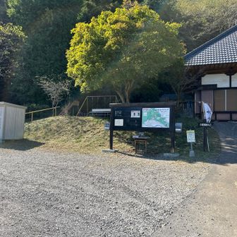 下山して、登山口の、お寺。。。🅿️遊具🐜❣️