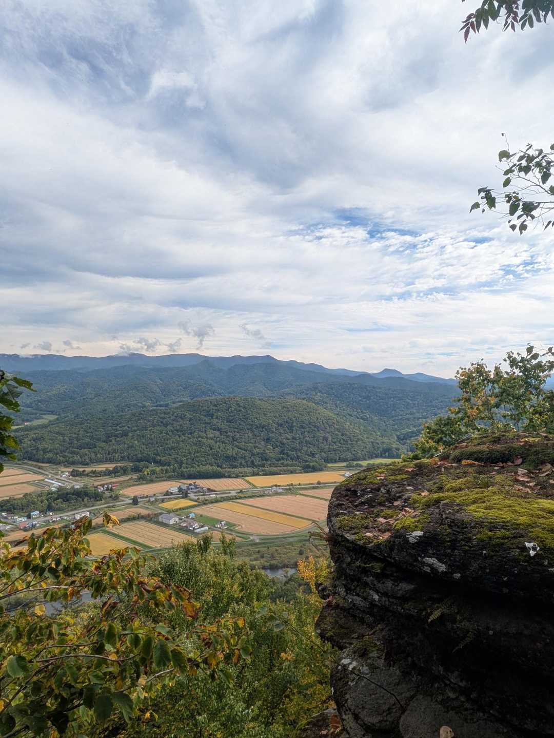 開けたところから見える町＆お山