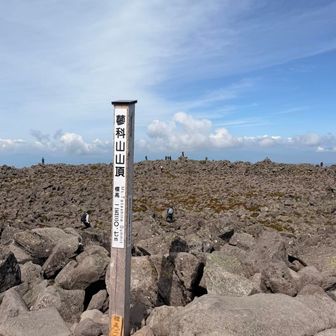 蓼科山　山頂
登った山も増えましたが、やっぱり異様な山頂です。