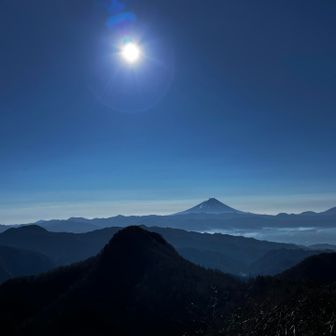 手前が黒富士　後に富士山🗻