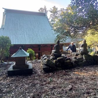 清澄寺の裏側には石仏群