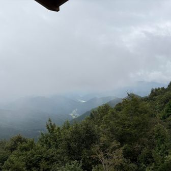天気が良いと素晴らしい景色が望めたんだろ
うーん残念