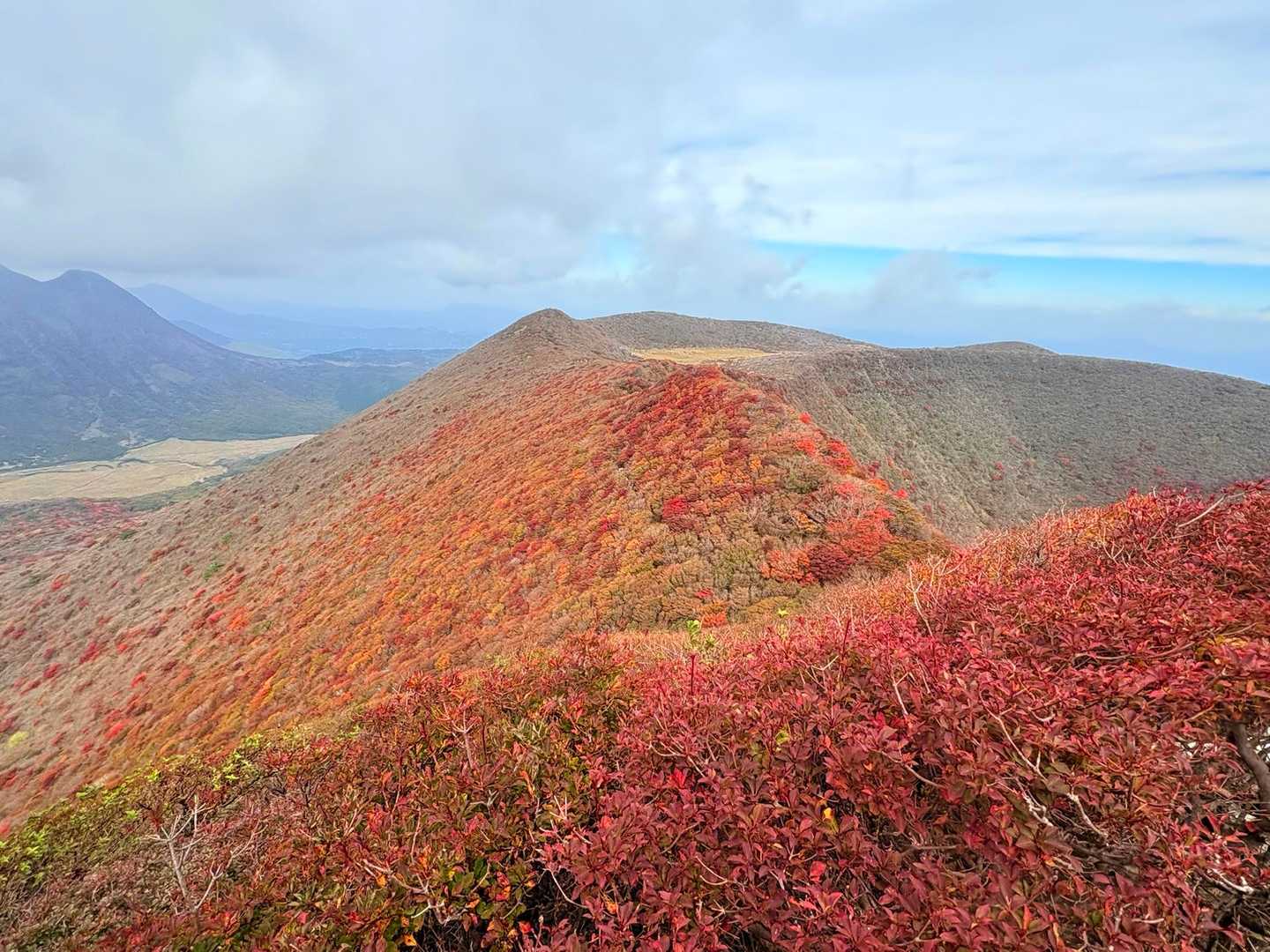 おおーっ😳大船山登り途中で振り返る🍁