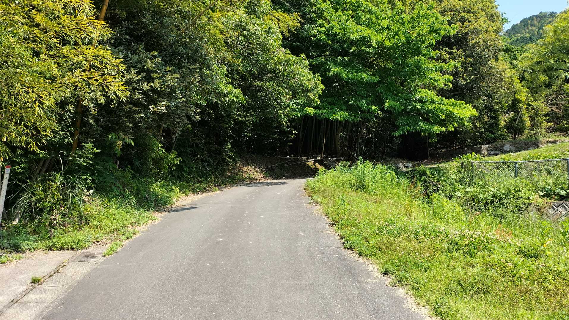 YAMAPの登山口はこのあたり。パン屋さんのナパンから車で1～2分ぐらい。