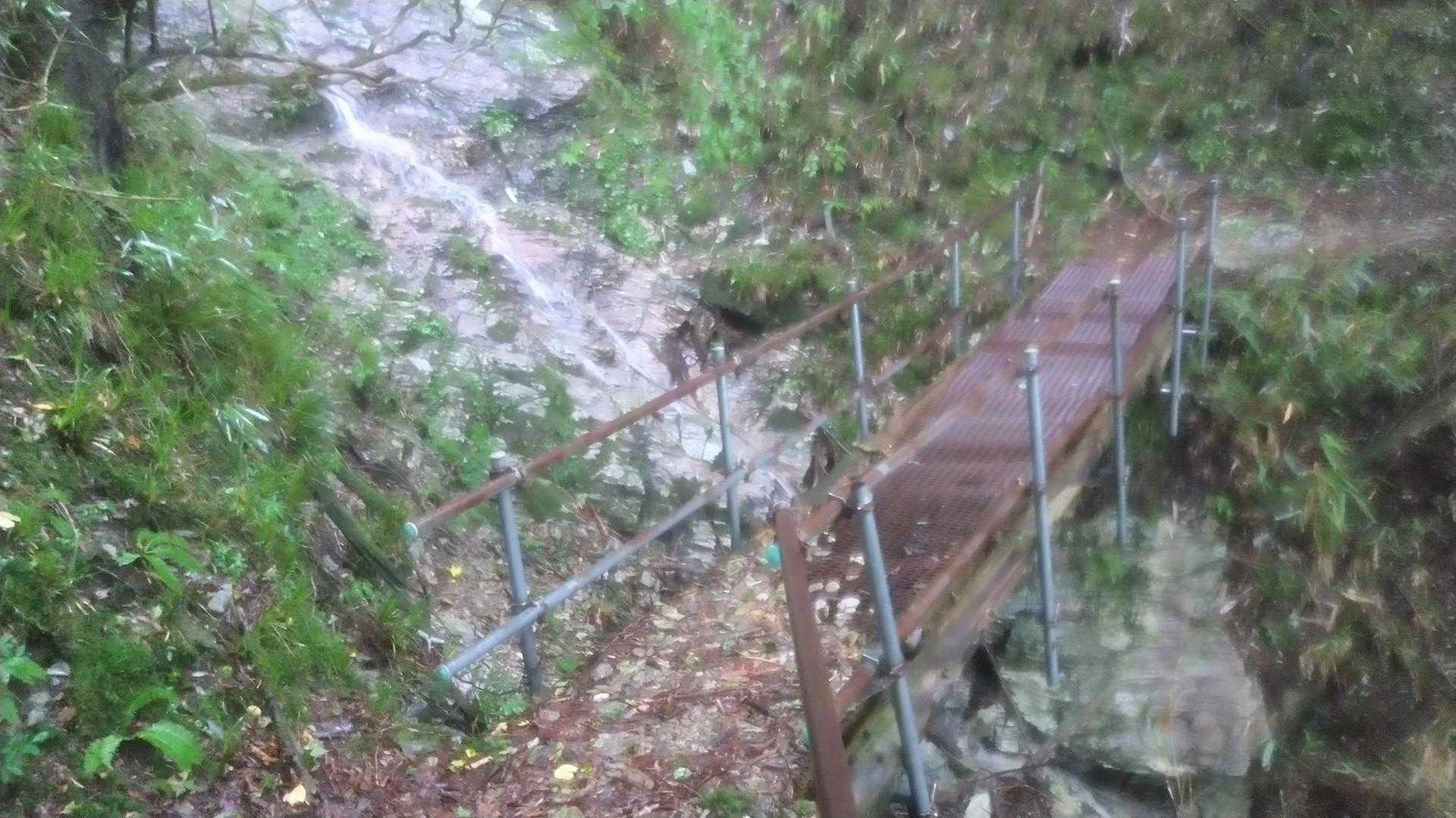 橋も箇所箇所にあります