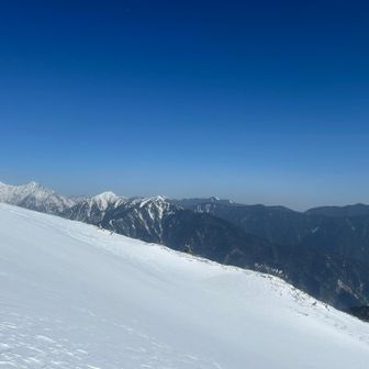 十石峠避難小屋から下のトレースは…何も残ってませんでした😅
誰も歩いた跡のない雪原を1人歩くのも楽しい😆