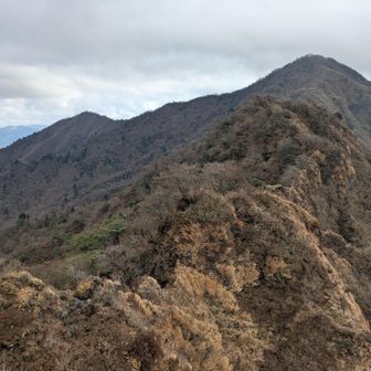 蓬萊山からみる破線ルート鋸岳・位牌岳の稜線