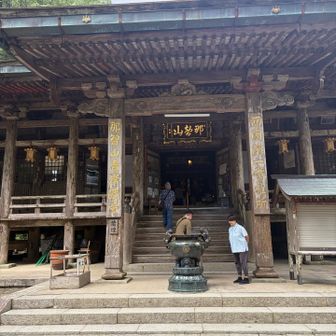 寺がすぐお隣り　これも珍しい