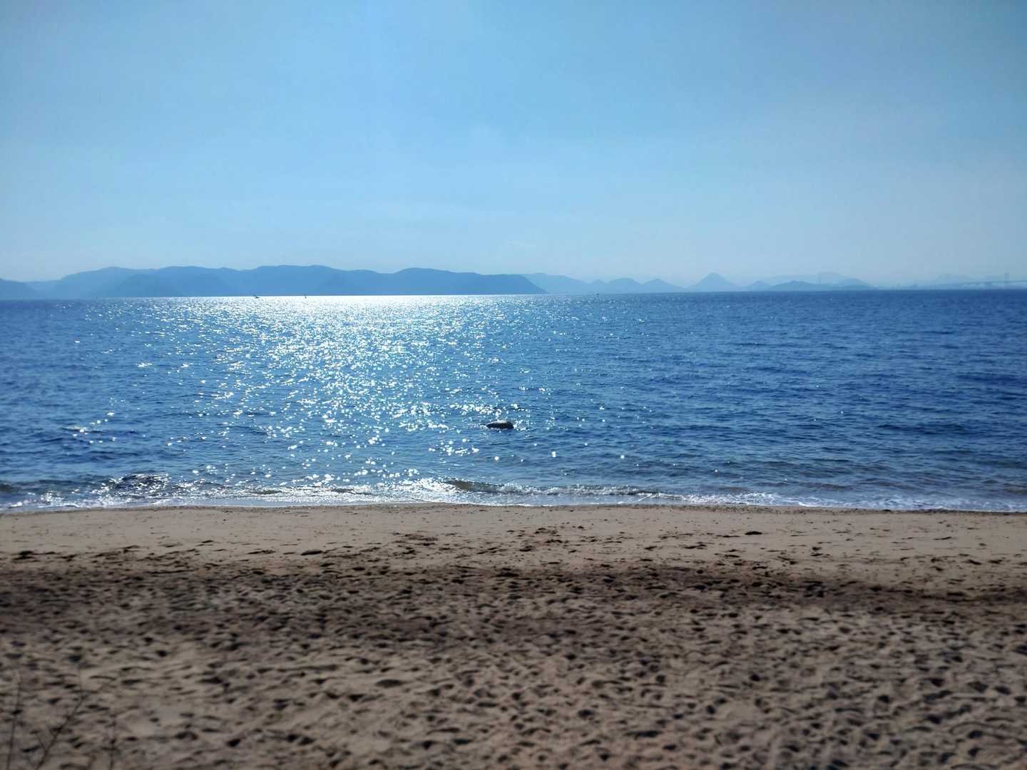 砂浜に降りられところが