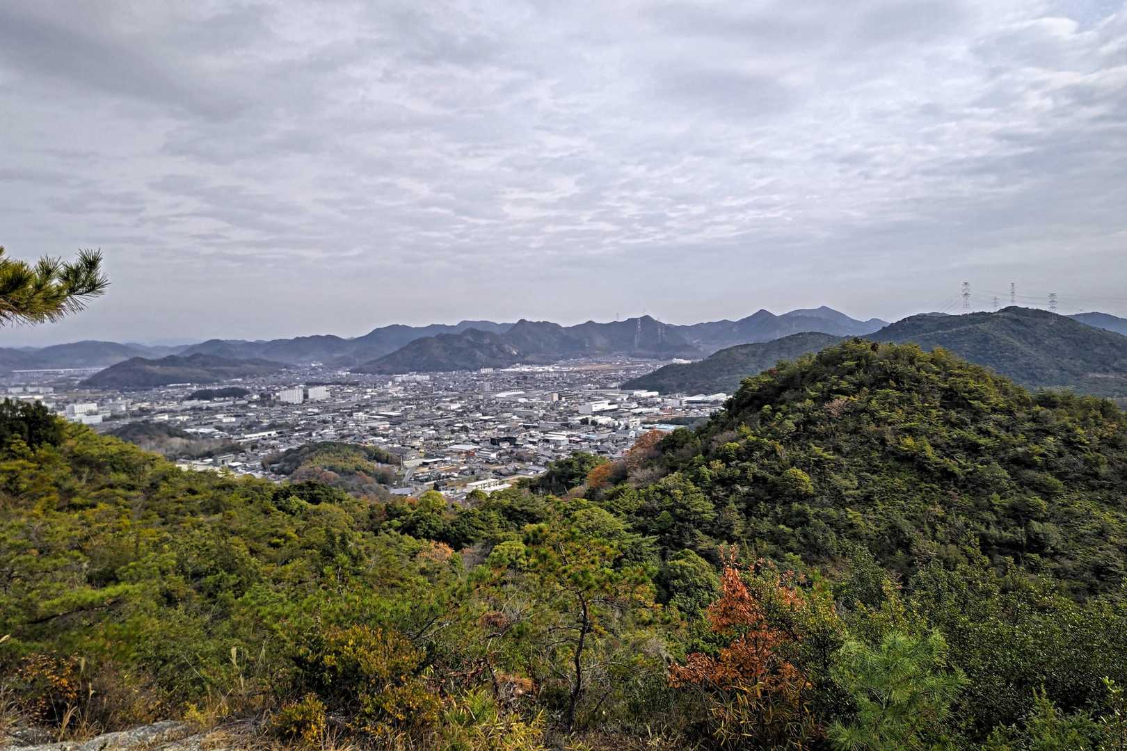 岩道を登って振り返るといい眺め🤩