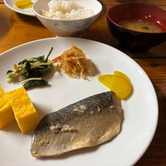 朝食は5時から。先着順