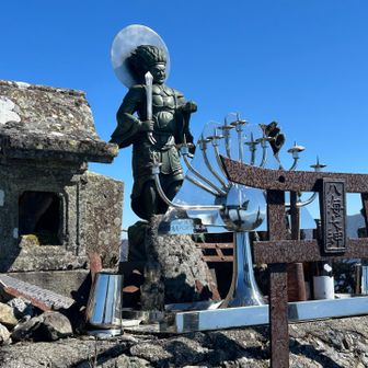 不動岳に鎮座された不動明王像