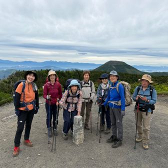 ㊗️北横岳(南峰)
標高は北峰より低いのですが、三角点はこっちに設置されていました。