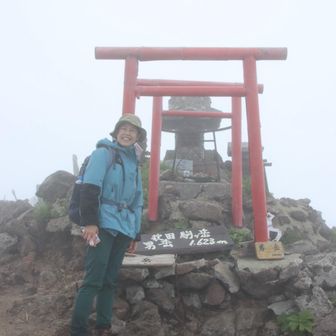 まずは男岳から登頂