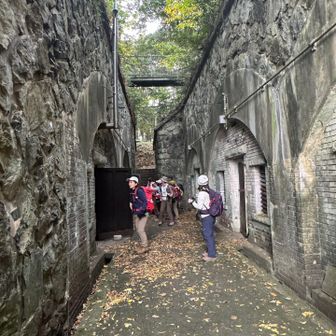 旧陸軍保塁地跡
当時の名残りが現存している
坂の上の雲　ロケ地