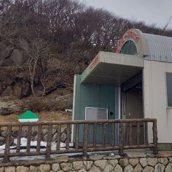 ロープウェイ乗り場に避難