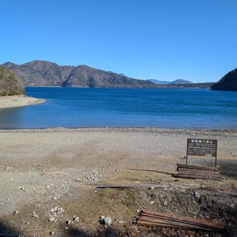 中ノ倉山登山口辺りから本栖湖