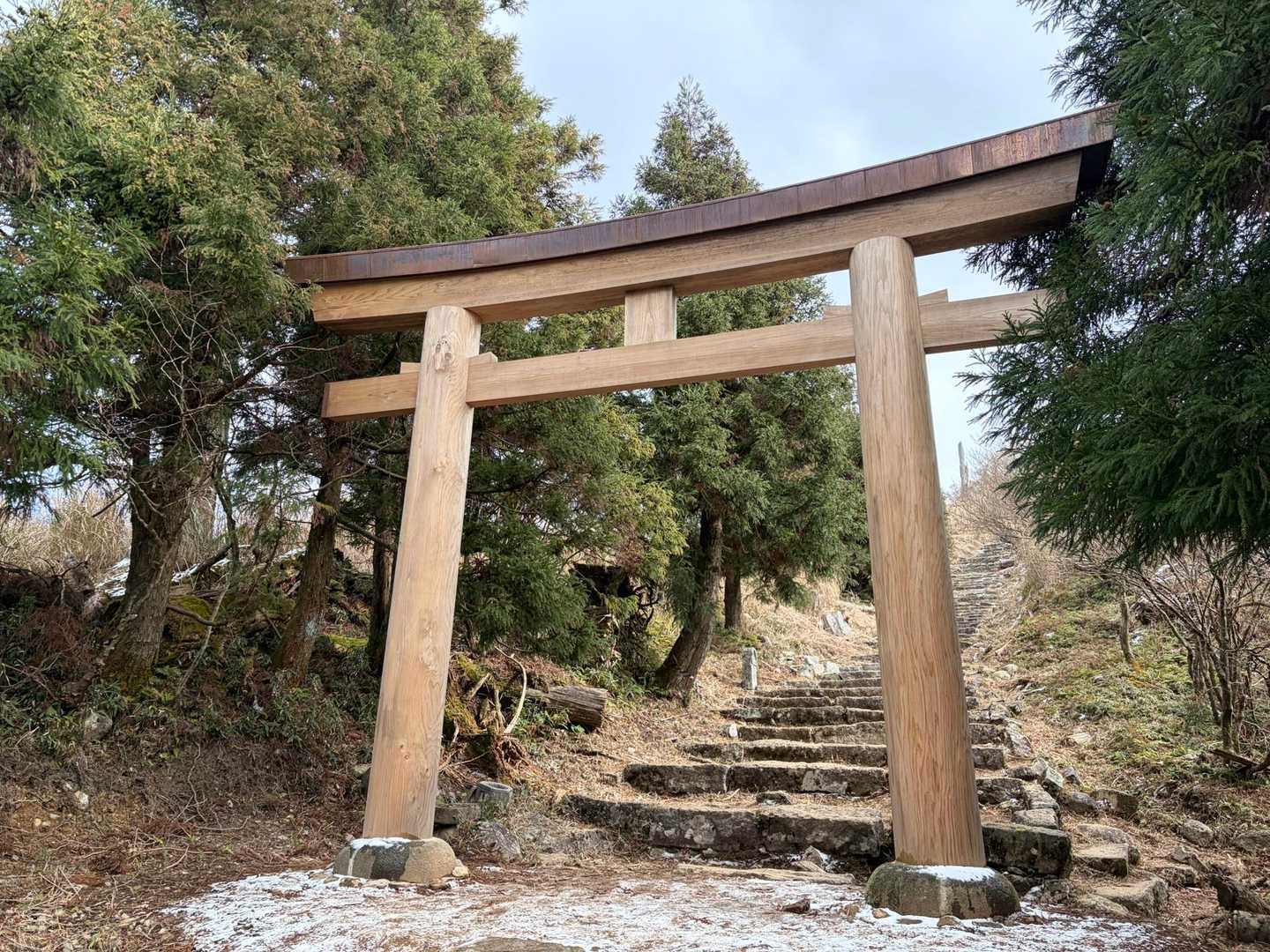 荘厳な新しい鳥居