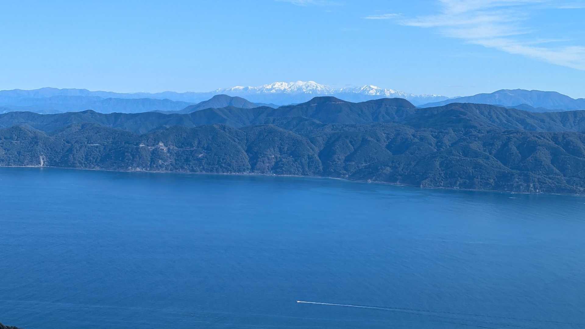 おおお！海越しの白山連峰。これは凄い景色✨️