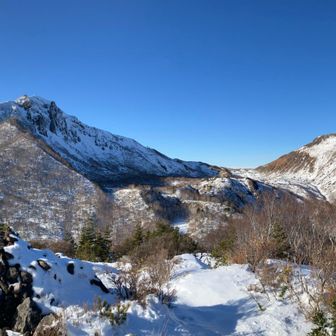 火口の形がよく分かる
