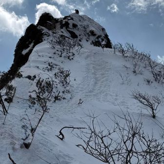 スイチョクダヨ急登💦

雪はズルズル😫