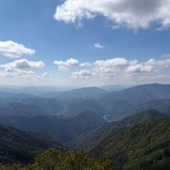 馬の背からの鳳来湖