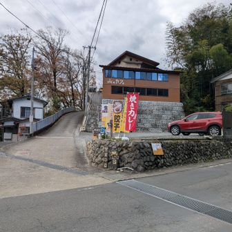 要害山登山口の「山のカフェ」、前回も幟で吸いこまれそうになったけど、今回もバスの時間があるのでまた今度！