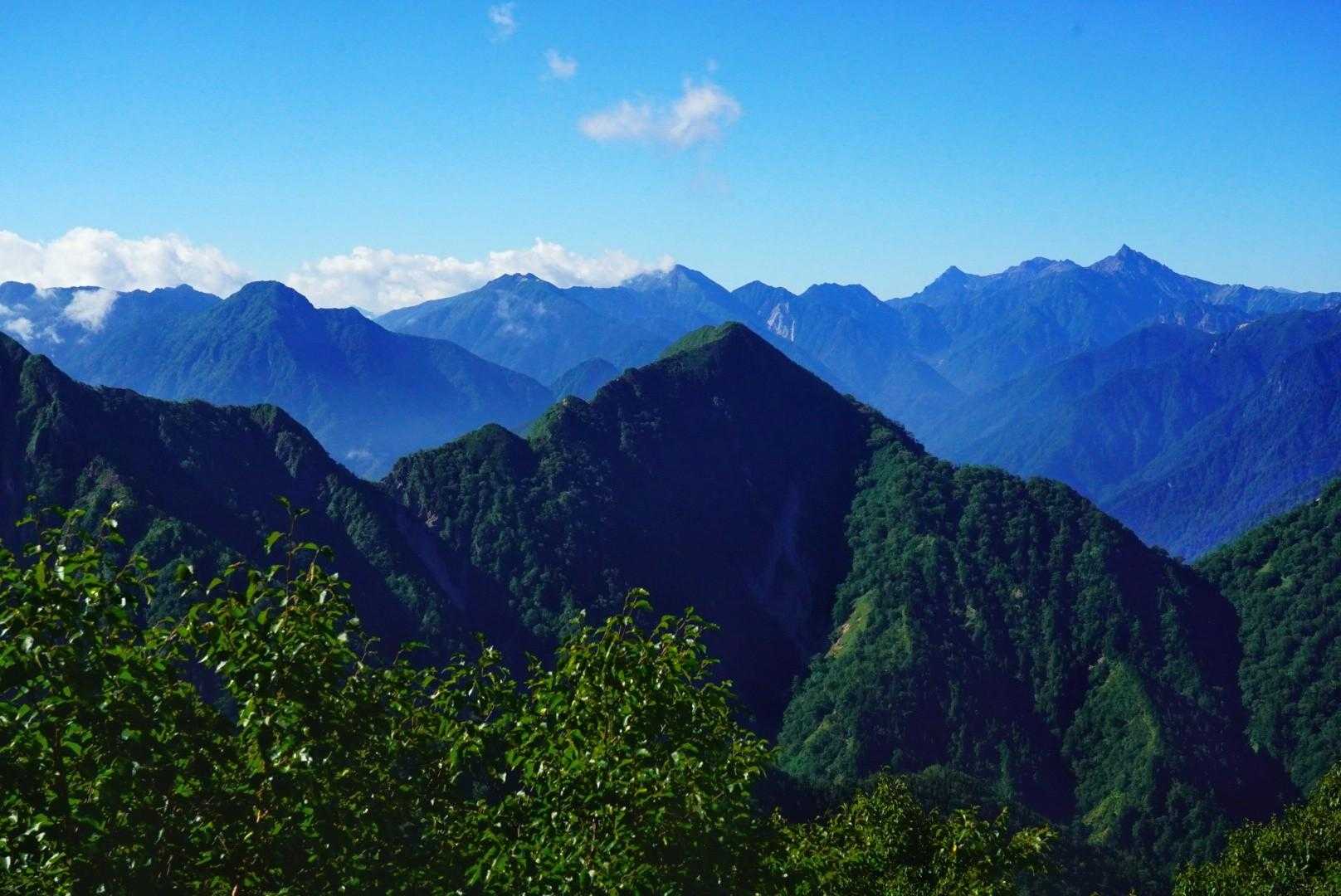 左手には常念岳と大天井岳