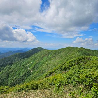 下る尾根