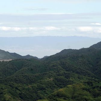 和泉山脈の窓から、六甲山