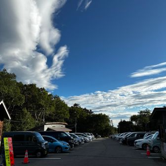 お盆休み中なので、駐車場には県外ナンバーが沢山。