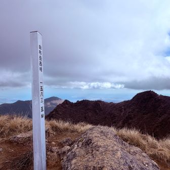 　　西峰に到着〜
　　誰もいない〜　٩(๑❛ᴗ❛๑)۶