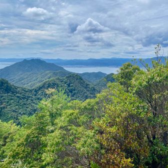 左手に見えるのが縦走できる岩船岳⛰️