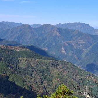 奥に両神山