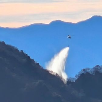 自衛隊機の消火活動🙏丁度たるみ（堀切）辺りに散水🚁