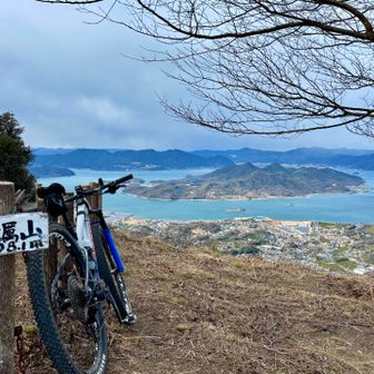 北側は佐木島

三原、尾道の山側は分厚い雪雲です💦