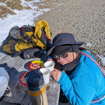 冬はミニワンタンに御飯入れてフリーズドライ甘酒。