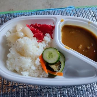 登山口の係のお姉さんも絶賛してましたけど、ニンニクが効いたカレー👍️
作ってるときから良い匂いがしてた😋
