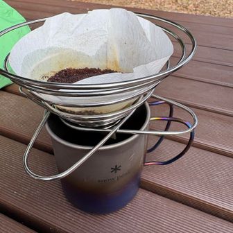 いつもの登山ではしないバンドドリップでマッタリコーヒーブレイク☕️