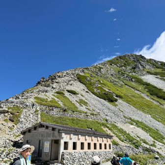 一ノ越から、山頂を見上げて、山頂まで登れるのか不安🫨