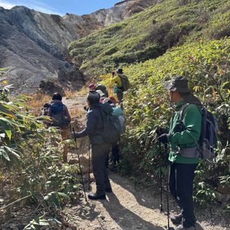 ここは旧道の分岐です
旧道は通らずに片倉岳展望台の方へ
