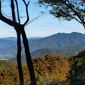 キャンプ場からの林道では、加波山〜雨引山が見渡せます😊