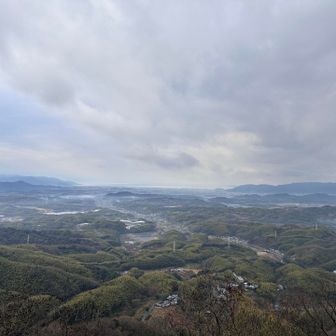 三豊市かな？
晴れてたら石鎚山も見えたかも🤔