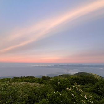 空、キレイ🌅🩷🧡🩵
明日は早朝から歩きます
おやすみなさい💤



