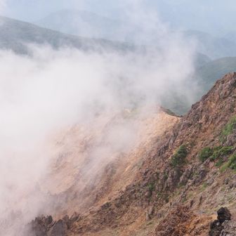 朝日岳山頂はガスガスでした