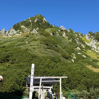 駒ヶ岳神社から登りはじめる