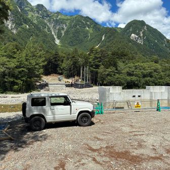 新村橋の橋梁工事現場　イケメン職員とチョイとお話し⛑️ 完成は2年後とのこと
仕事場ええ所やな〜😁