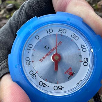 気温16℃
立ち止まり
風が吹くと
少し冷える。