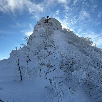 剣ヶ峰の先行者　巻道もあるみたいだけどそっちの方が怖いから気合を入れて直登