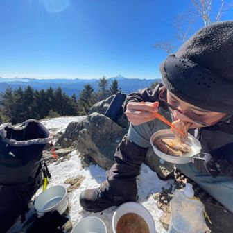 小さい富士山🤭

息子「ママ！超美味しい！なんで10枚くらい持って来ないの？」
ママ「次回から自分で運んでね」✨